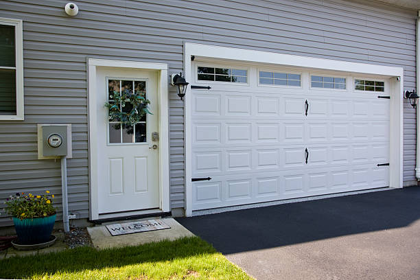 24/7 Emergency Garage Door Panel Replacement experts in Warsaw, IL